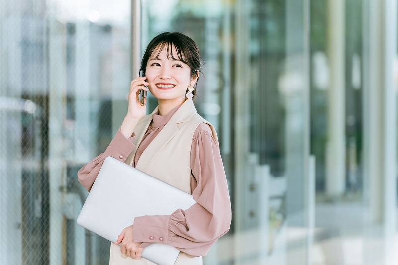 ≪正社員前提≫未経験OK*保険提案(内勤&外勤)*シフト制